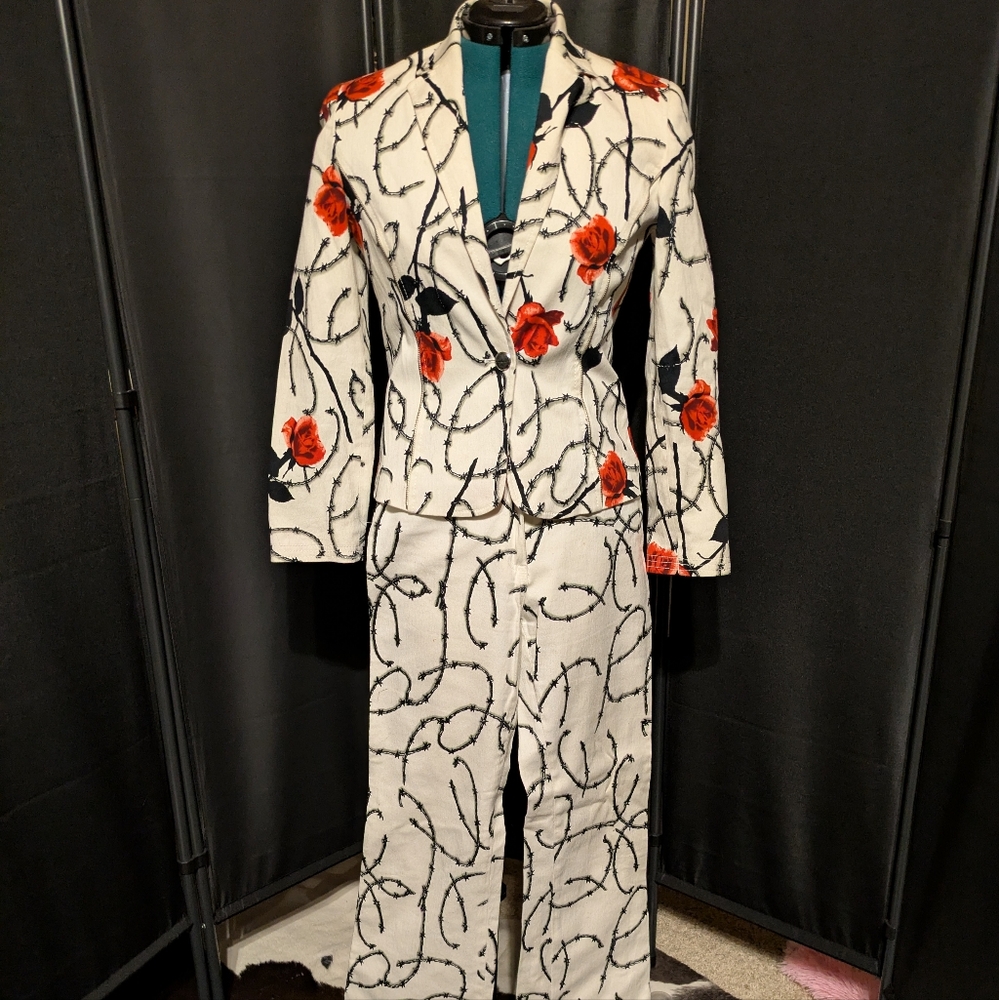 Neu Polvere Barbed Wire Roses Stretchy Denim Suit Size 44